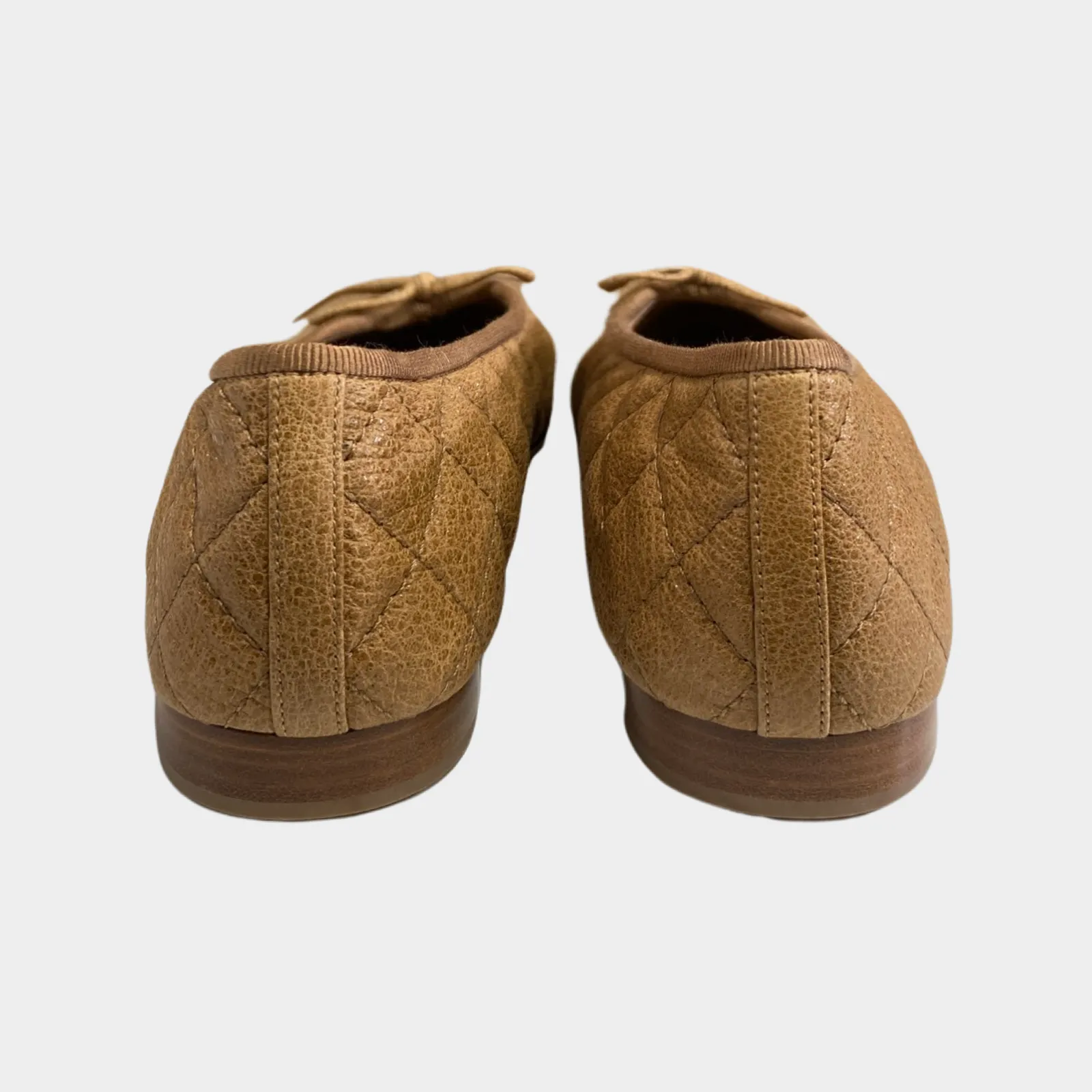 Chanel women's beige grained quilted leather flats