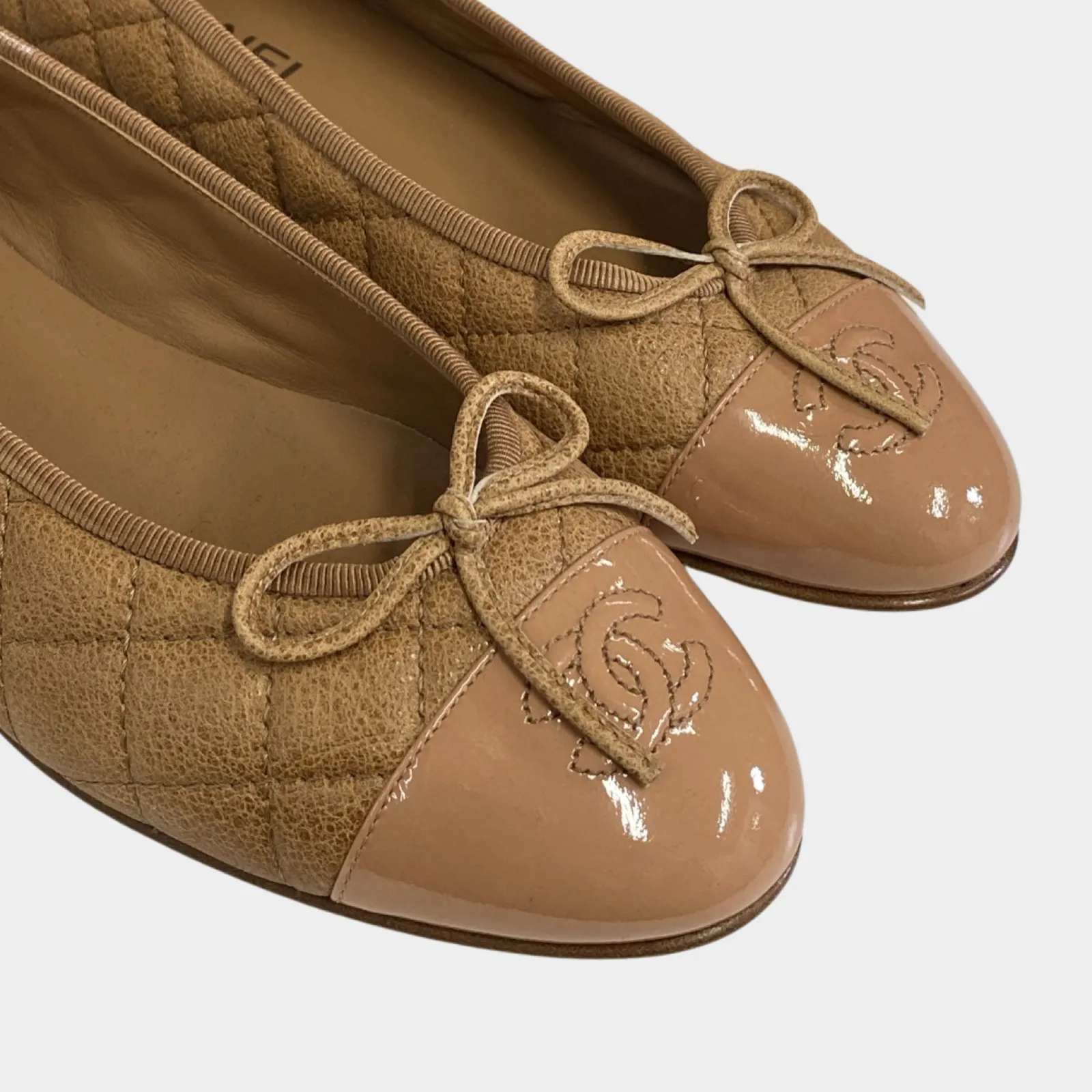 Chanel women's beige grained quilted leather flats